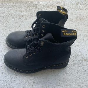 DR Martens Women’s 1460 Pascal Boots. Women’s Size 8. Men’s Size 7.